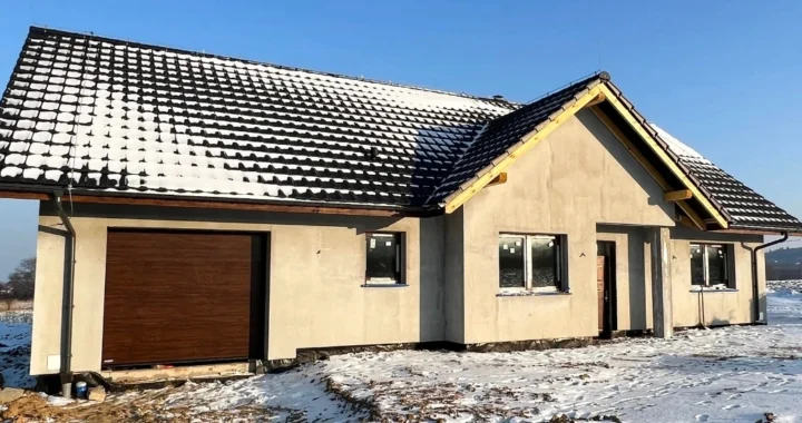budowa domu z prefabrykatów zimą