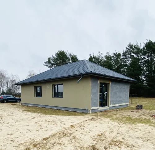 dom parterowy w trakcie budowy